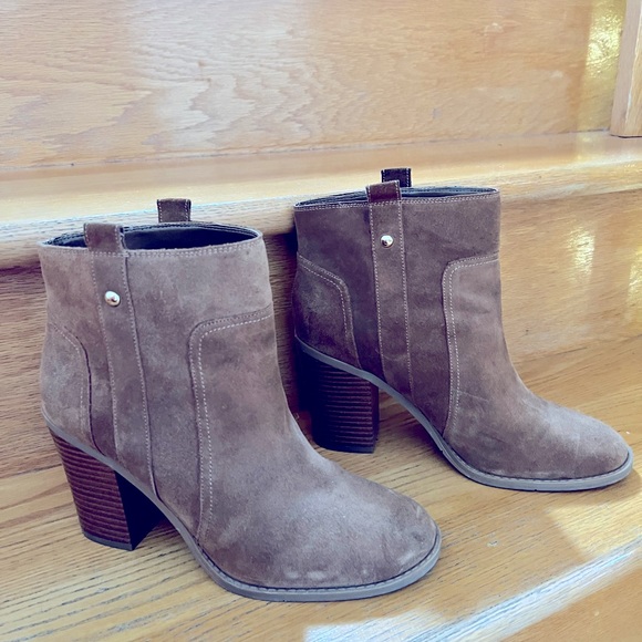 Ankle booties - Picture 1 of 1